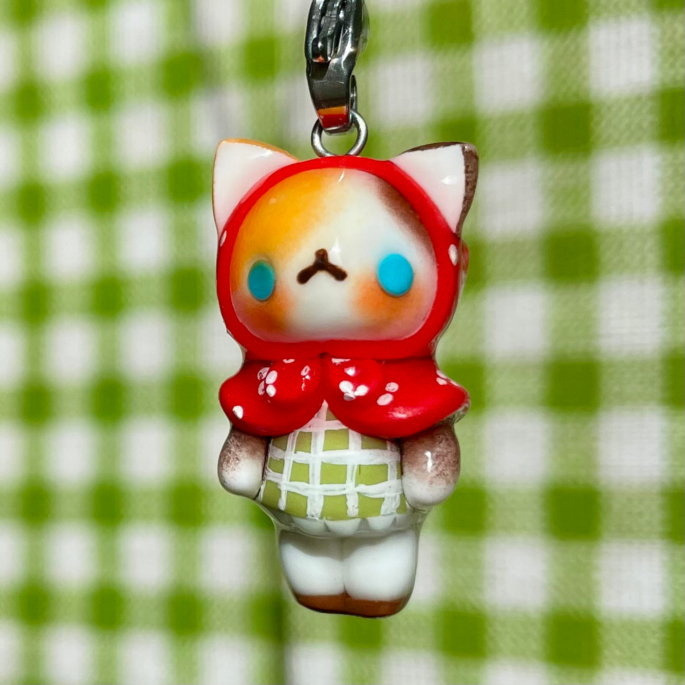 (Catalogue) Red Hood Cat