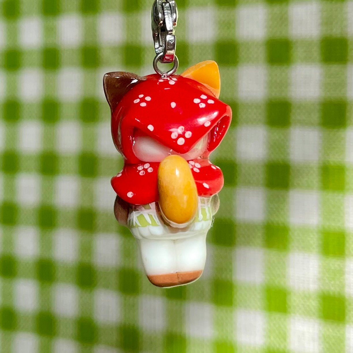 (Catalogue) Red Hood Cat