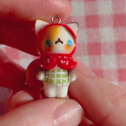 (Catalogue) Red Hood Cat